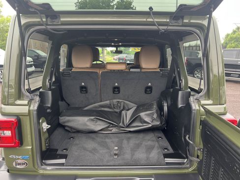Used 2022 Jeep Wrangler Unlimited Sahara w/ Cold Weather Group AWD/4WD image 14