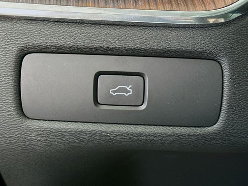 Used 2024 Volvo XC60 B5 Plus image 16