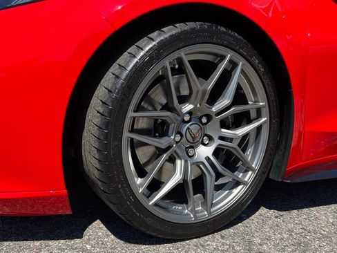 Used 2025 Chevrolet Corvette Z06 RWD image 13