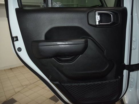 Used 2024 Jeep Wrangler Unlimited Rubicon image 45