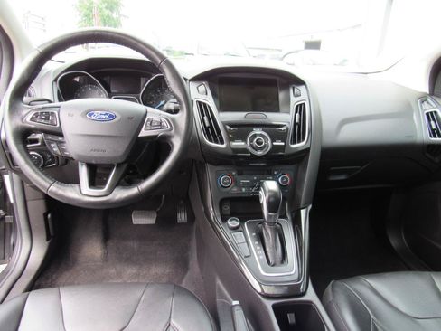 Used 2017 Ford Focus Titanium FWD image 18