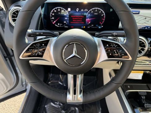 New 2026 Mercedes-Benz GLB 250 250 4MATIC image 18