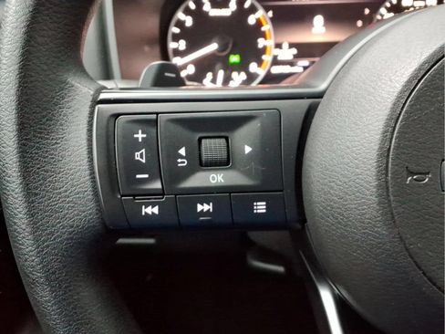 Used 2023 Nissan Rogue S AWD/4WD image 12