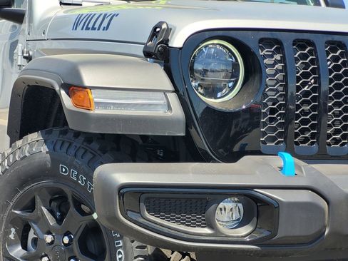 New 2023 Jeep Wrangler Unlimited w/ 8.4" Radio Group image 3