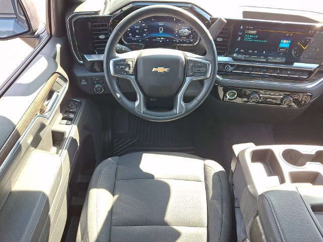 Used 2024 Chevrolet Silverado 1500 LT AWD/4WD image 3