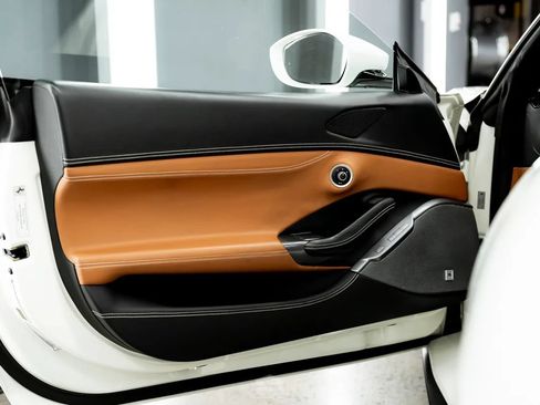 Used 2020 Ferrari Portofino RWD image 15