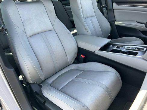 Used 2019 Honda Accord EX image 10