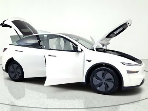 Used 2026 Tesla Model Y AWD image 20