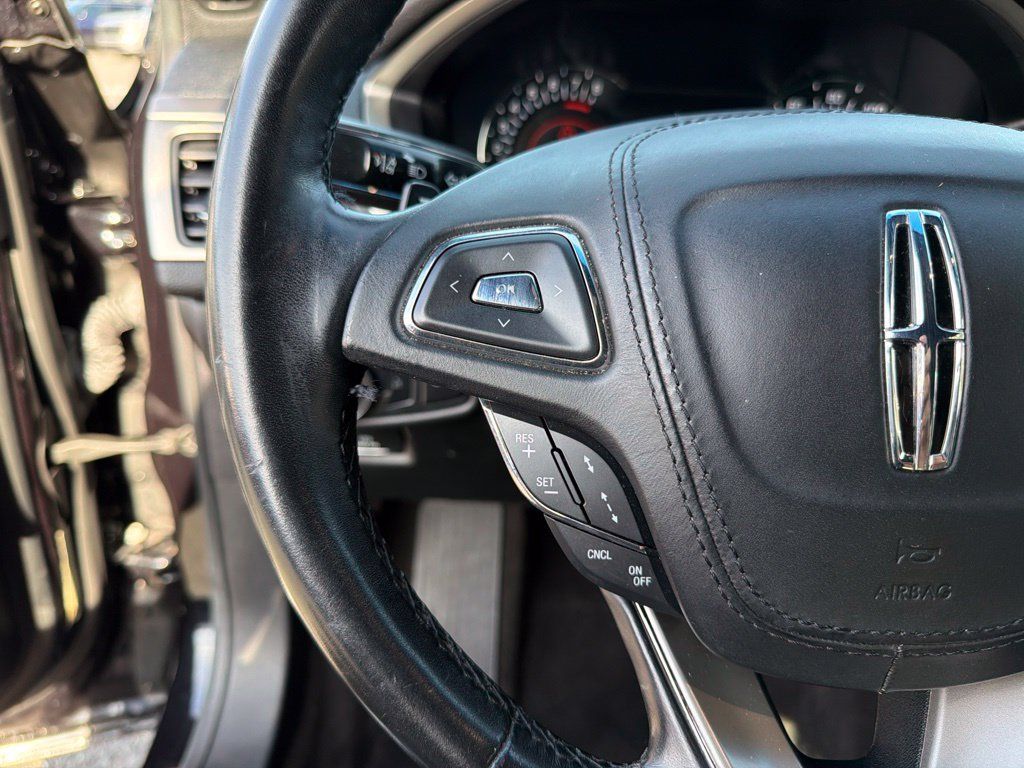 Used 2020 Lincoln MKZ FWD image 14