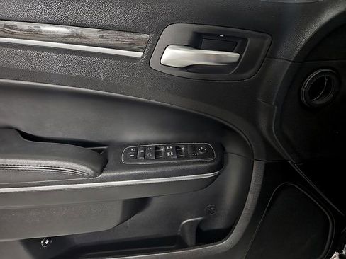 Used 2017 Chrysler 300 Limited w/ Value Package image 12