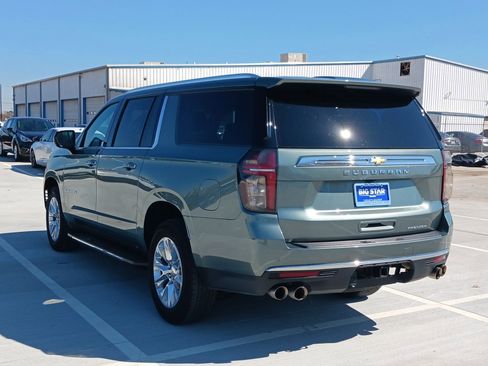 Used 2023 Chevrolet Suburban Premier image 6