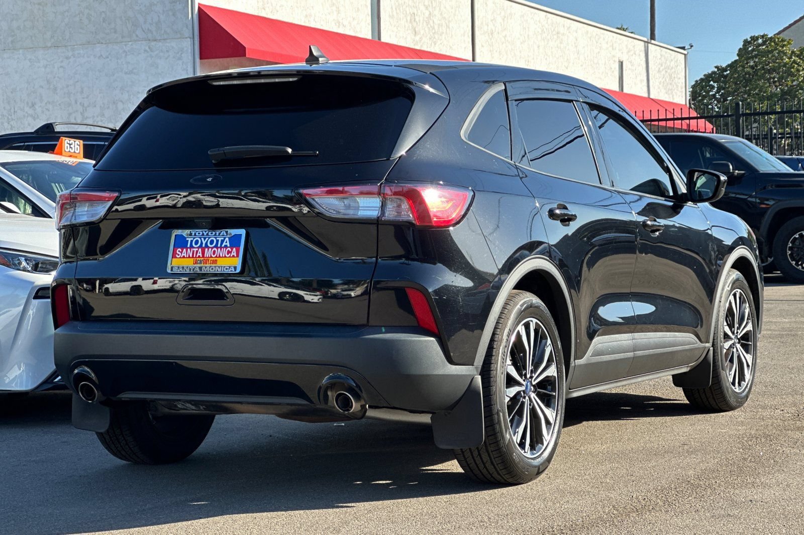 Used 2022 Ford Escape SE w/ SE Sport Appearance Package FWD image 4