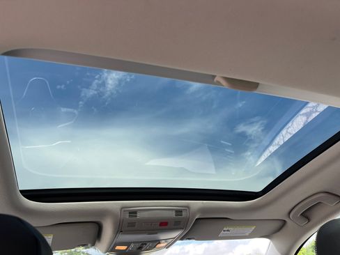 Used 2024 Volkswagen Jetta SE image 16