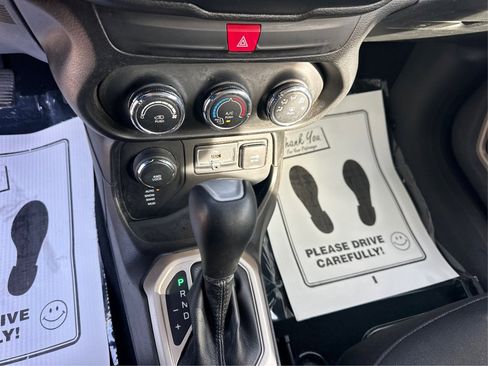 Used 2017 Jeep Renegade Sport w/ Power & Air Group image 32