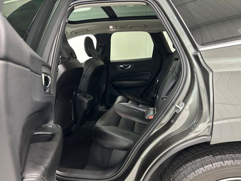 Used 2019 Volvo XC60 T5 Momentum w/ Multimedia Package AWD/4WD image 28