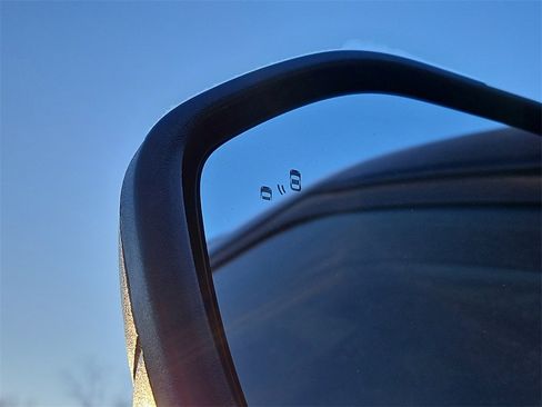 Used 2020 Ford Explorer XLT w/ Equipment Group 202A image 23