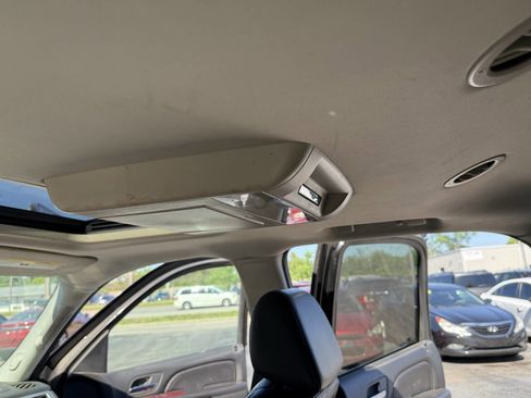 Used 2007 Cadillac Escalade AWD w/ Information Package image 8