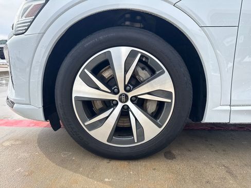 Used 2024 Audi Q8 e-tron Premium image 27