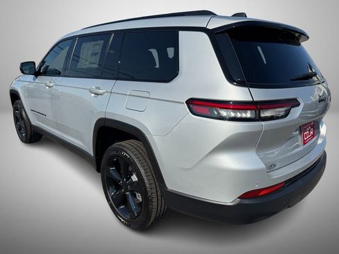 New 2025 Jeep Grand Cherokee L Altitude image 4