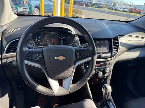 Used 2020 Chevrolet Trax LT w/ LT Convenience Package image 33