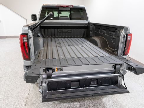 Used 2025 GMC Sierra 2500 Denali Ultimate image 11