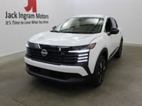 New 2026 Nissan Kicks SR image 2