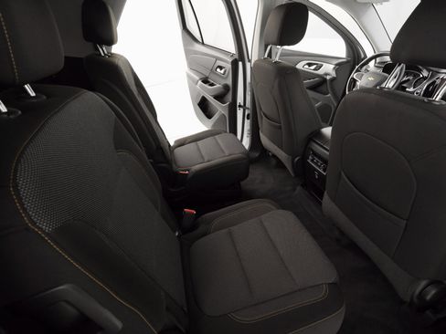 Used 2021 Chevrolet Traverse LT image 25