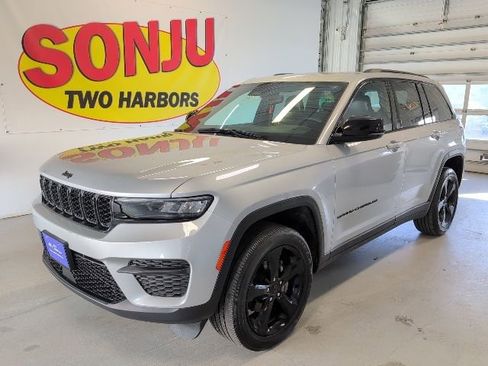 Used 2023 Jeep Grand Cherokee Altitude AWD/4WD image 1