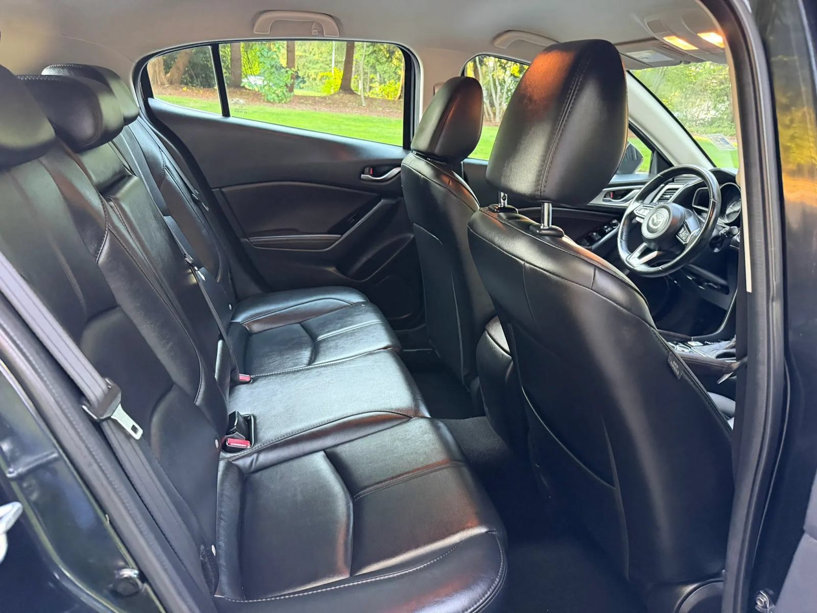 Used 2018 MAZDA MAZDA3 Touring FWD image 13