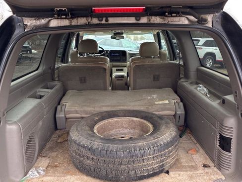Used 2002 Chevrolet Suburban Z71 image 19