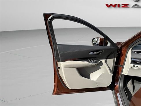 Used 2019 Cadillac XT4 Luxury w/ Cold Weather Package image 8