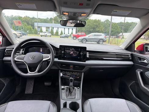 Used 2025 Volkswagen Jetta SE w/ Sunroof Package FWD image 12