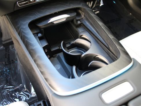 Used 2025 Mercedes-Benz E 350 Sedan image 19