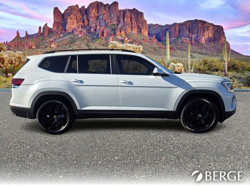 New 2026 Volkswagen Atlas SE image 9