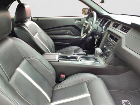 Used 2010 Ford Mustang GT Premium image 18