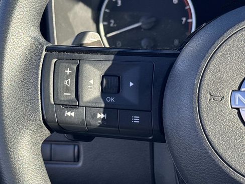 Used 2023 Nissan Rogue SV image 8