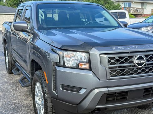 Used 2022 Nissan Frontier SV w/ Technology Package AWD/4WD image 3
