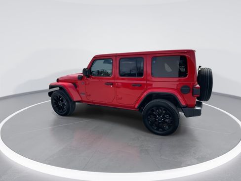 Used 2025 Jeep Wrangler Unlimited Sahara w/ Safety Group AWD/4WD image 12