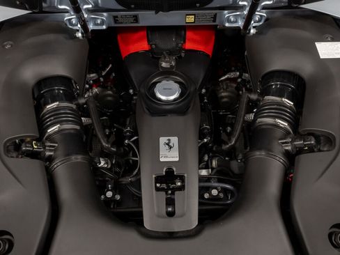 Used 2022 Ferrari F8 Tributo image 21