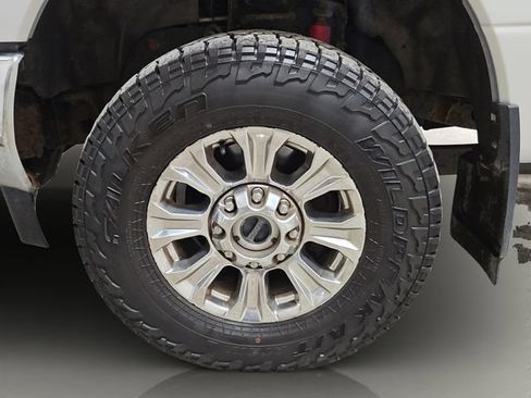 Used 2017 Ford F350 XLT w/ XLT Premium Package AWD/4WD image 32