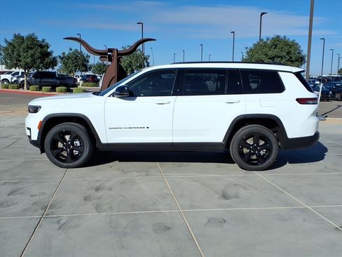 New 2025 Jeep Grand Cherokee L Altitude AWD/4WD image 3