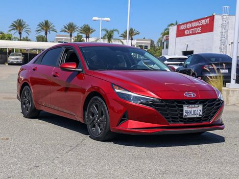 Used 2023 Hyundai Elantra SEL FWD image 2