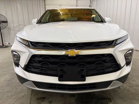 Used 2025 Chevrolet Blazer LT FWD image 3