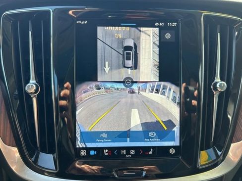 Used 2025 Volvo V60 B5 Cross Country Plus image 22