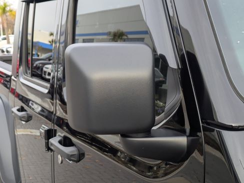 Used 2024 Jeep Gladiator Sport image 15