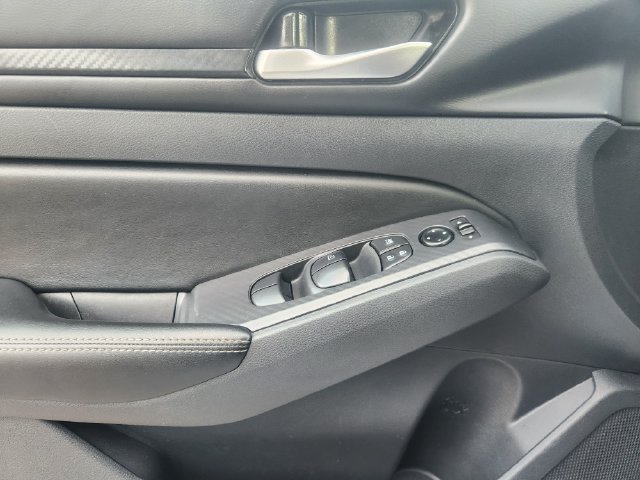Used 2025 Nissan Altima 2.5 SV FWD image 21