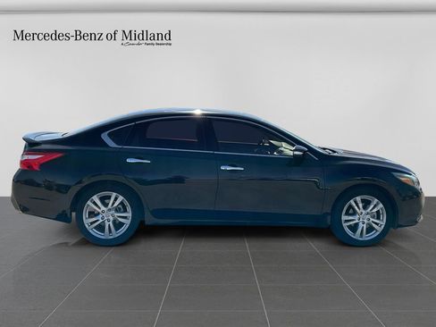 Used 2017 Nissan Altima 3.5 SL w/ 3.5SL Technology Package image 8