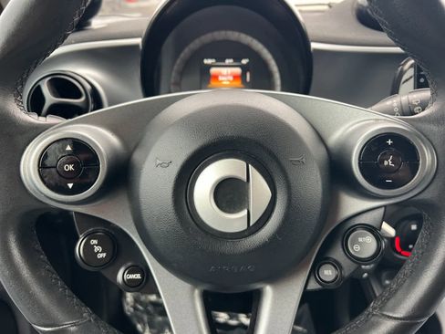 Used 2016 smart fortwo passion image 21