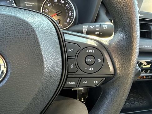 Used 2021 Toyota RAV4 LE image 31