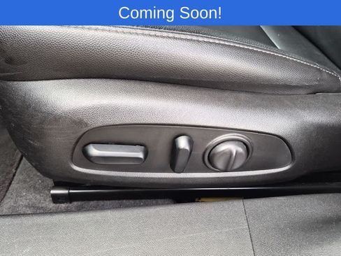 Used 2018 Chevrolet Malibu LT w/ Leather Package FWD image 17